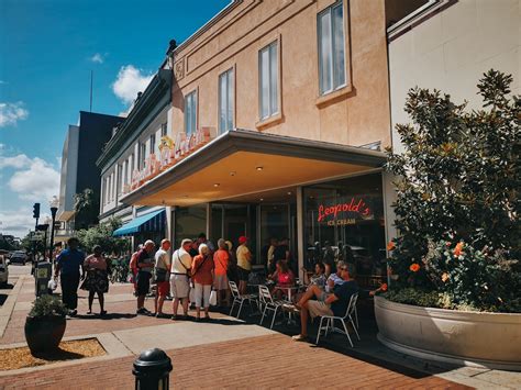 places to eat downtown savannah.